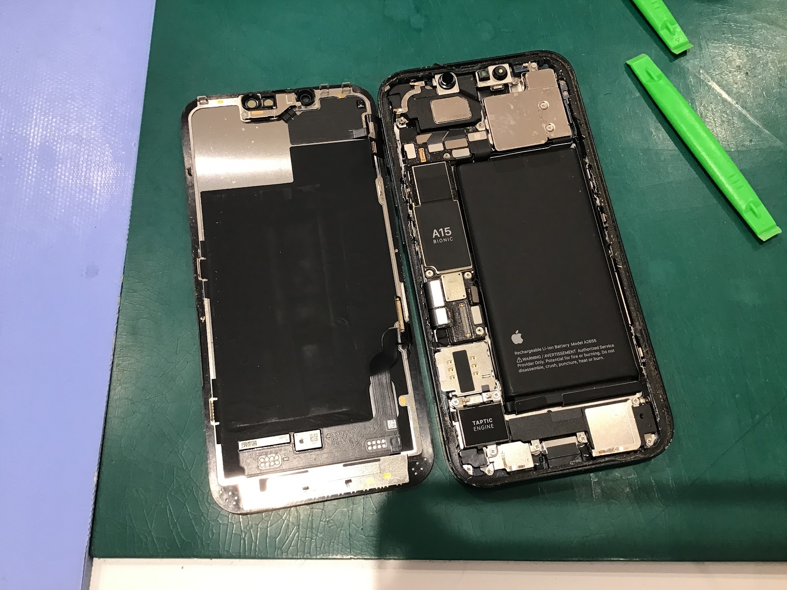 iPhone13の後ろのガラス割れ修理をさせていただきました！スマホ修理工房丸井錦糸町店です！
